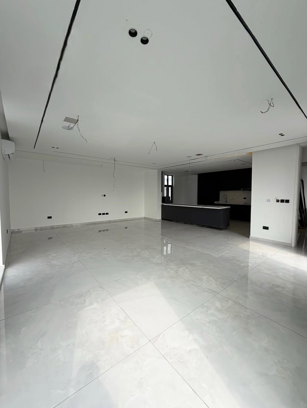 Banana Island Grandeur: 5-Bed Duplex with Pool & Cinema