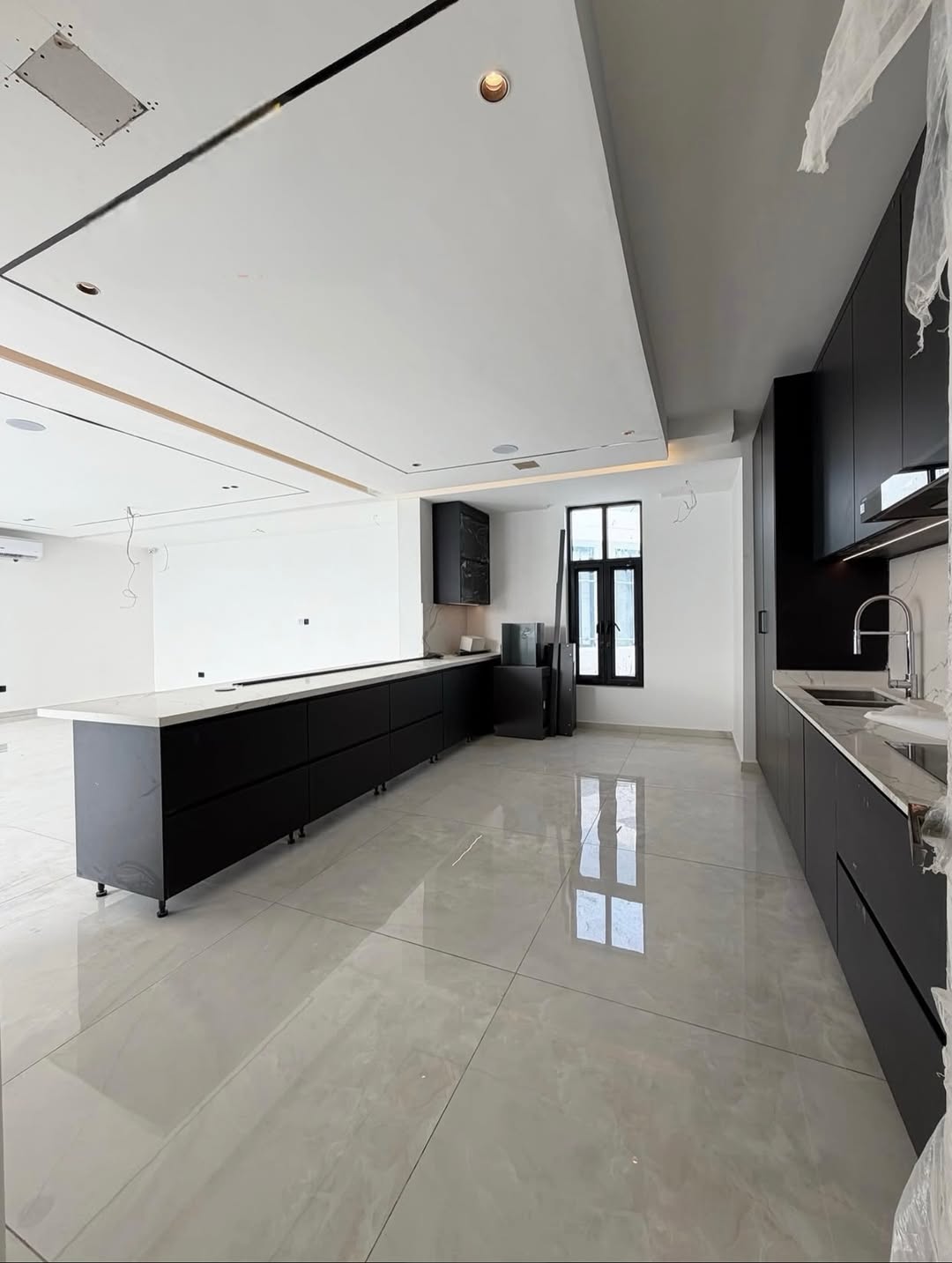 Banana Island Grandeur: 5-Bed Duplex with Pool & Cinema