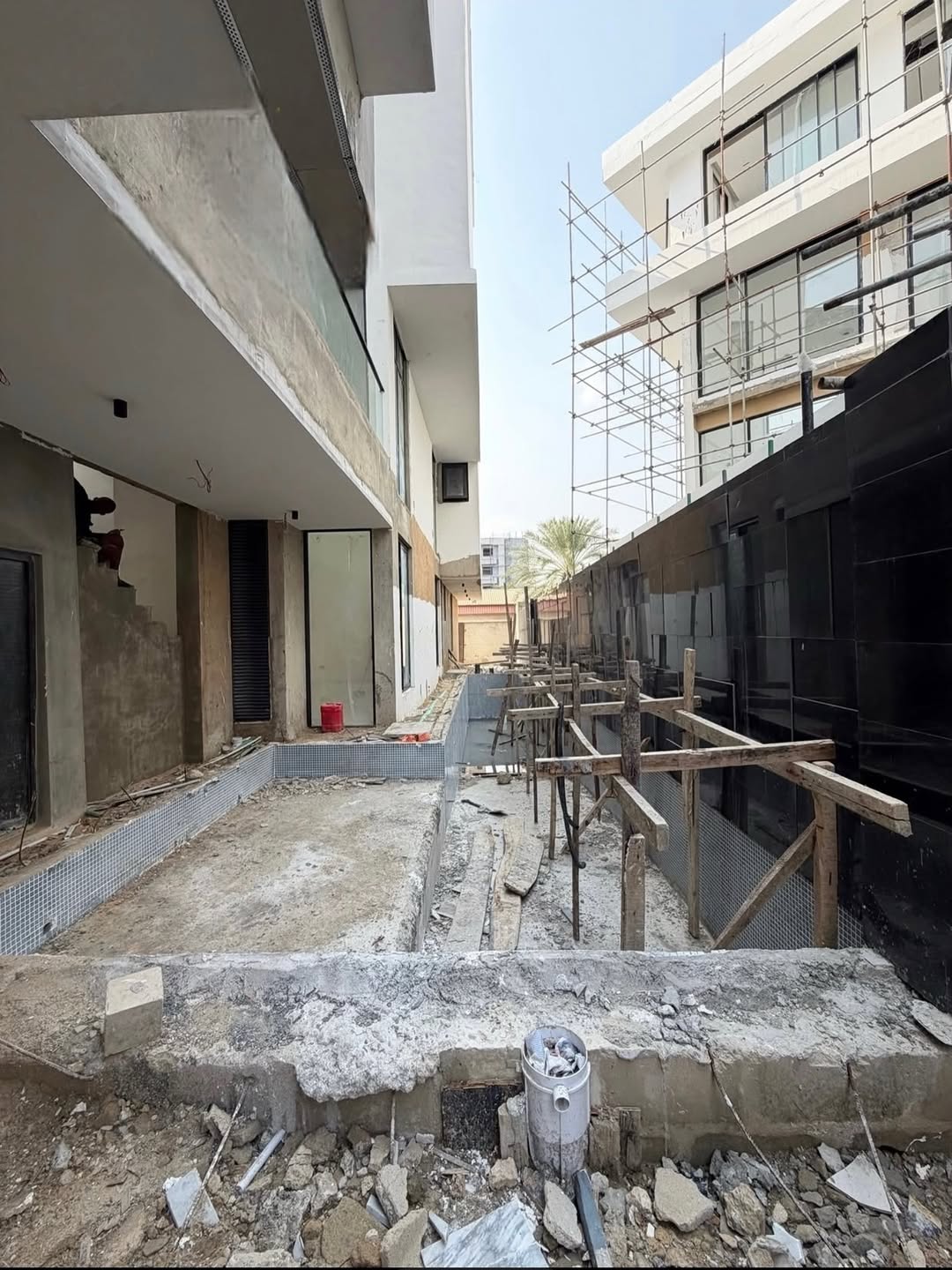 Banana Island Grandeur: 5-Bed Duplex with Pool & Cinema