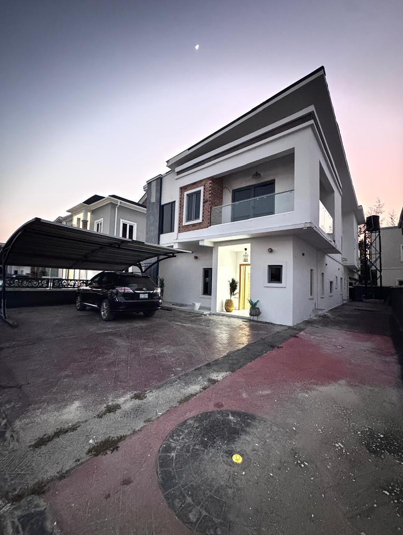 Lekki’s Grand 5-Bedroom Haven in Megamound Estate