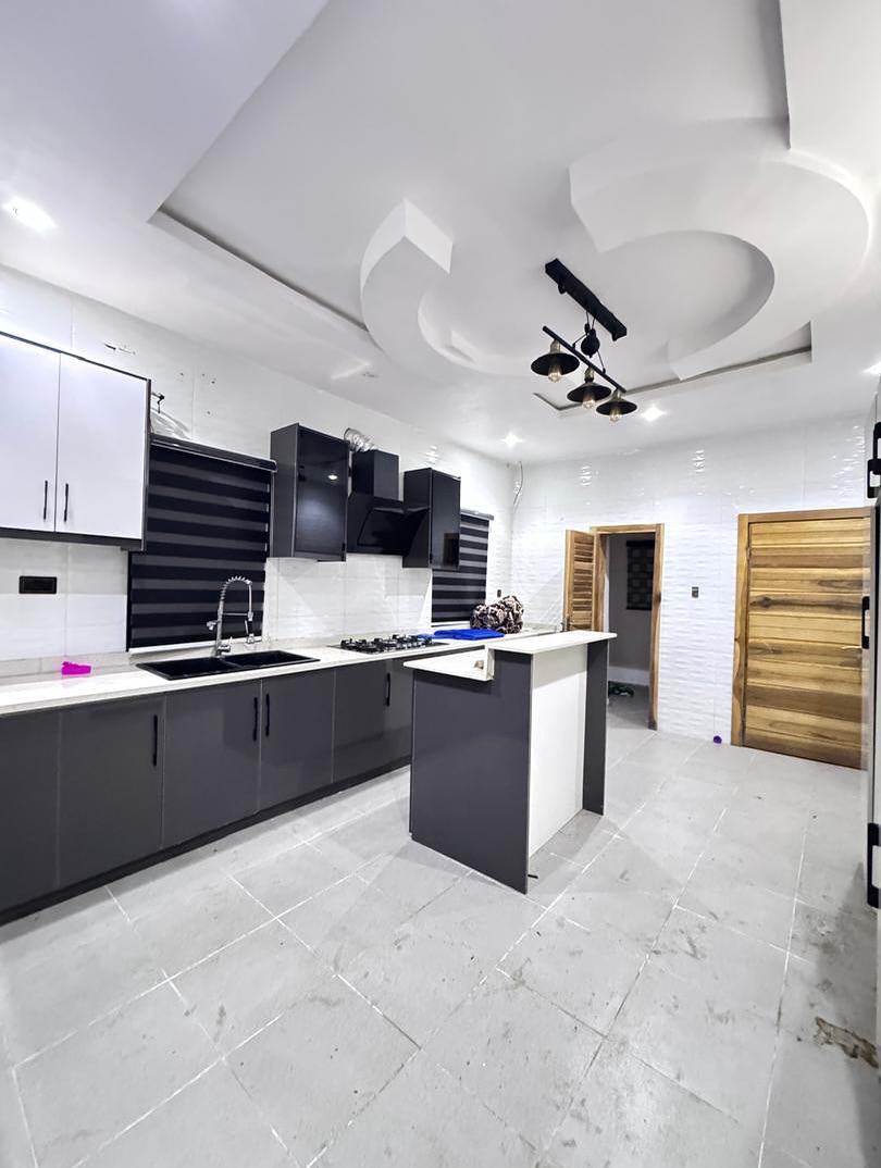 Lekki’s Grand 5-Bedroom Haven in Megamound Estate