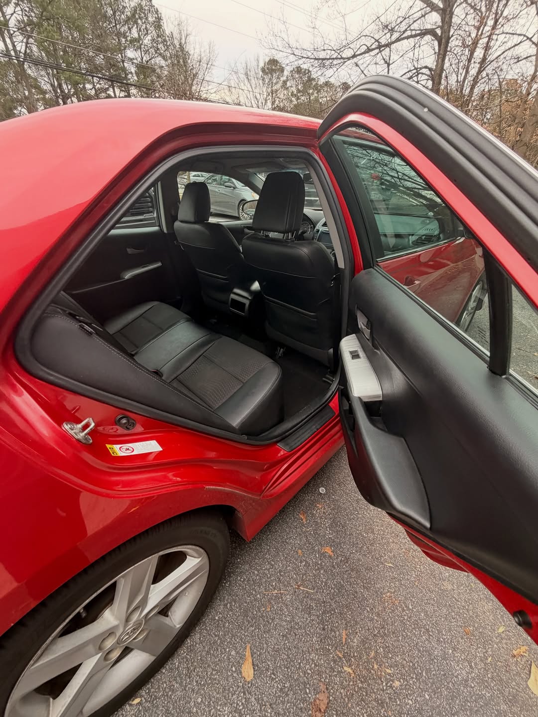 2014 Toyota Camry SE: Unbeatable Value & Reliability