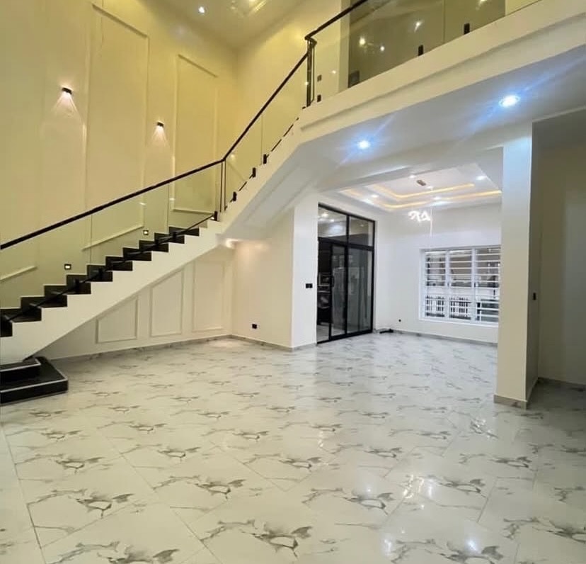 Spacious 5-Bedroom Haven in Secure Ikota
