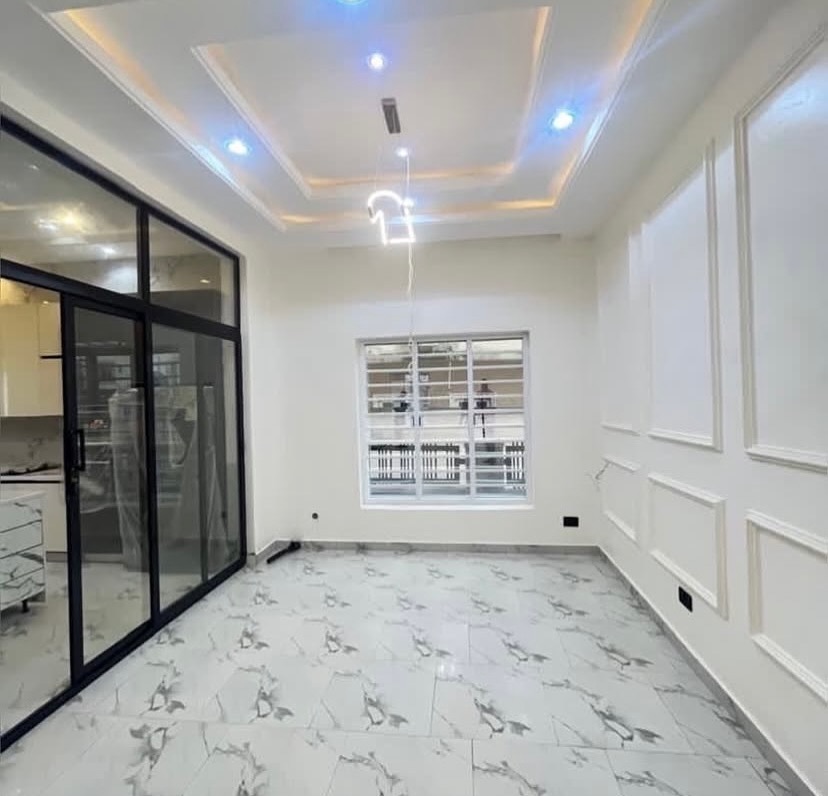 Spacious 5-Bedroom Haven in Secure Ikota