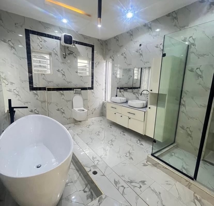 Spacious 5-Bedroom Haven in Secure Ikota