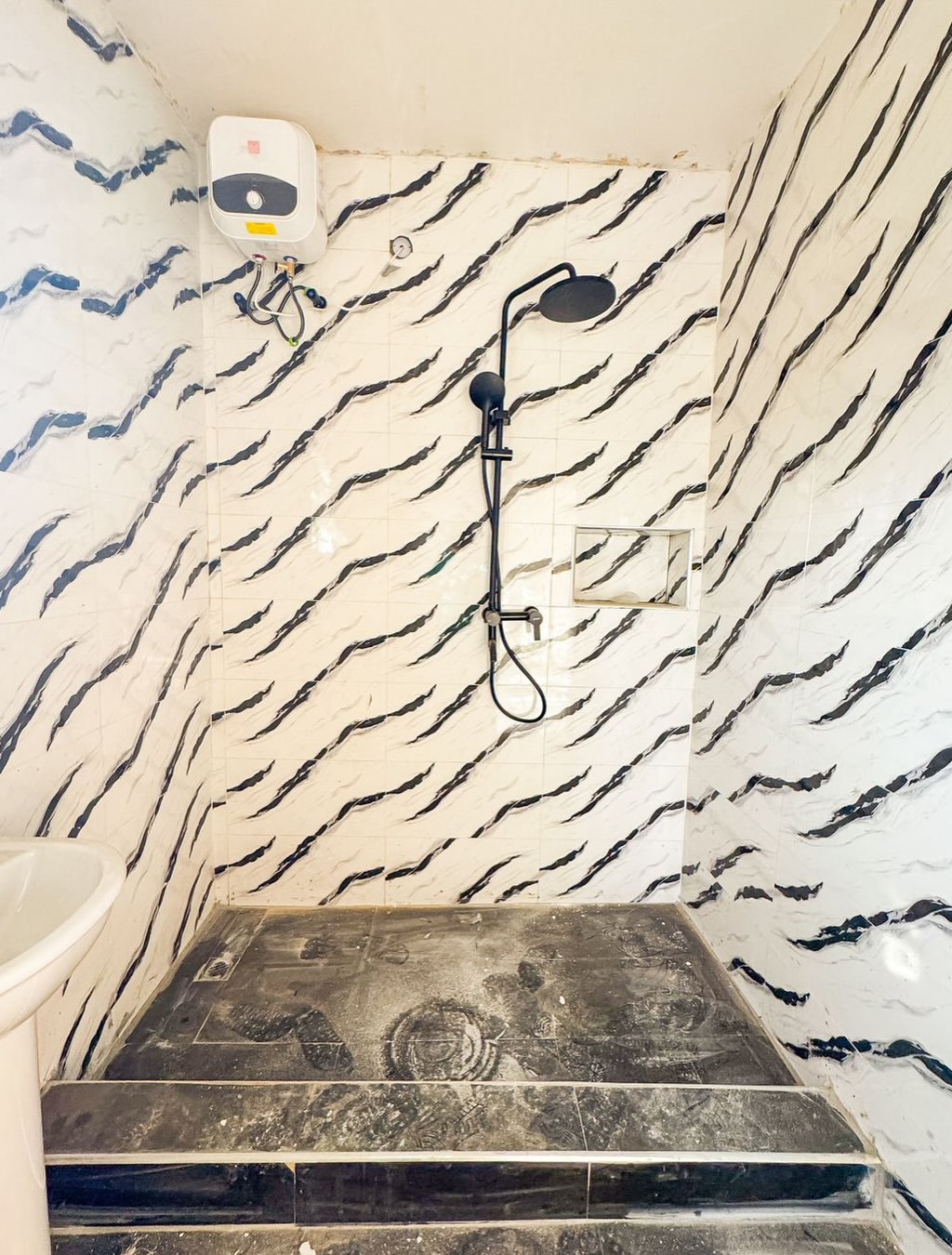 Spacious 2-Bed Ensuite Haven in Prime Yaba