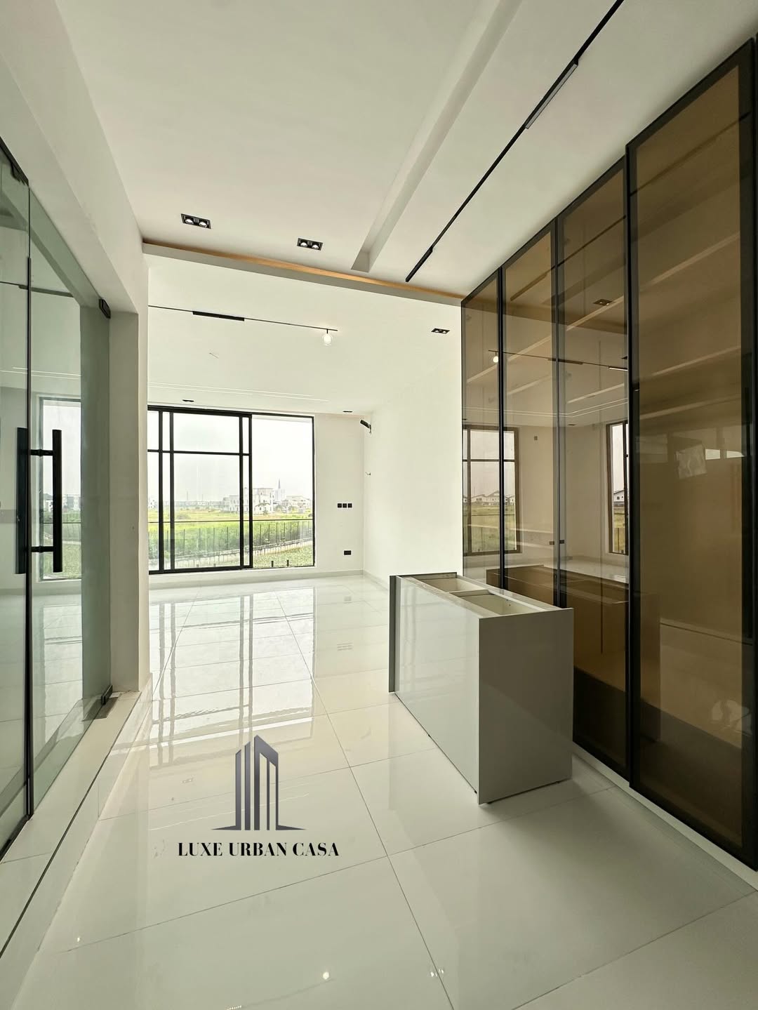 Chevron’s Ultimate 5-Bedroom Oasis with Pool & Gym