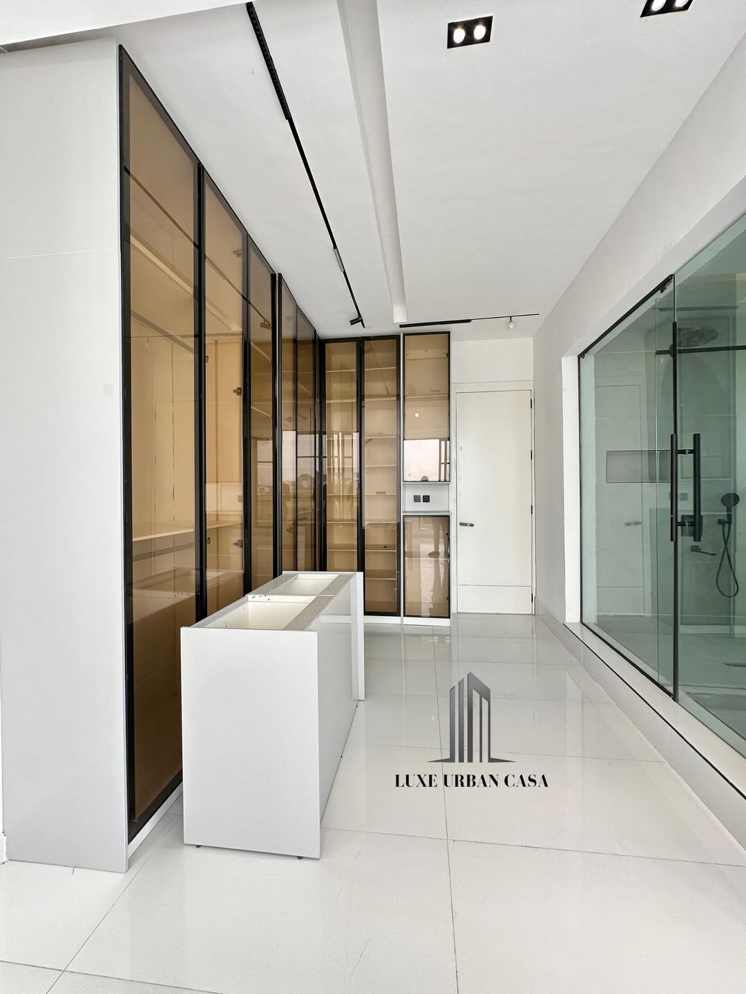 Chevron’s Ultimate 5-Bedroom Oasis with Pool & Gym