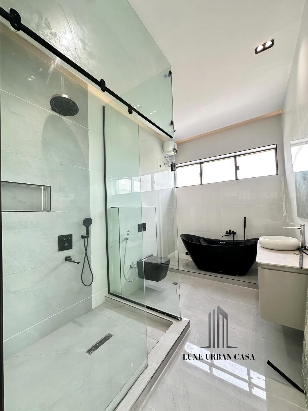 Chevron’s Ultimate 5-Bedroom Oasis with Pool & Gym