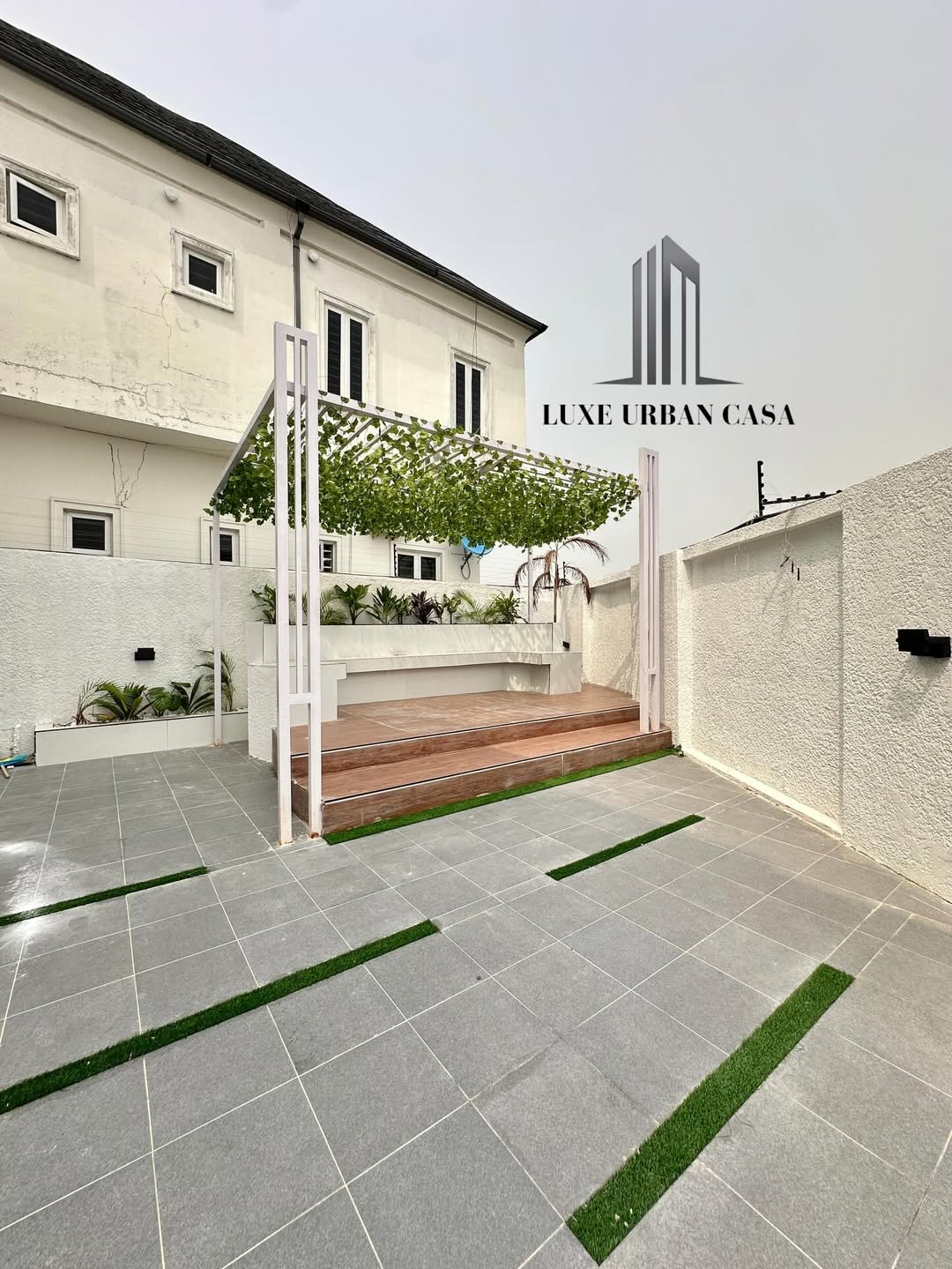 Chevron’s Ultimate 5-Bedroom Oasis with Pool & Gym