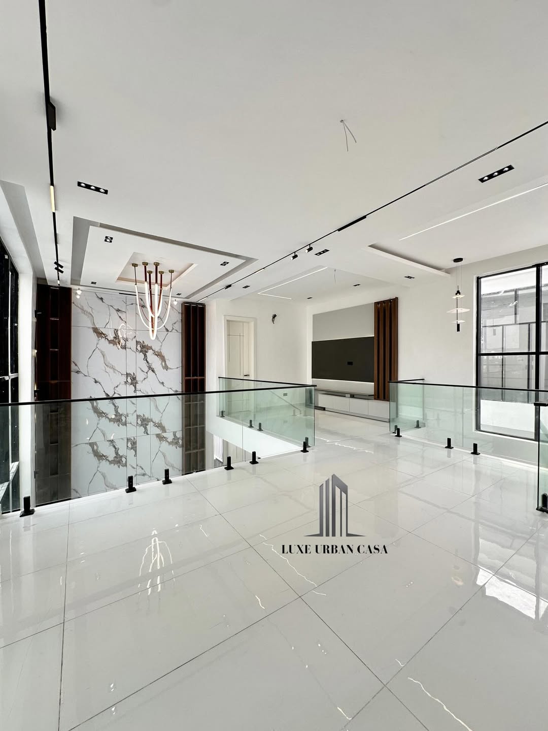 Chevron’s Ultimate 5-Bedroom Oasis with Pool & Gym