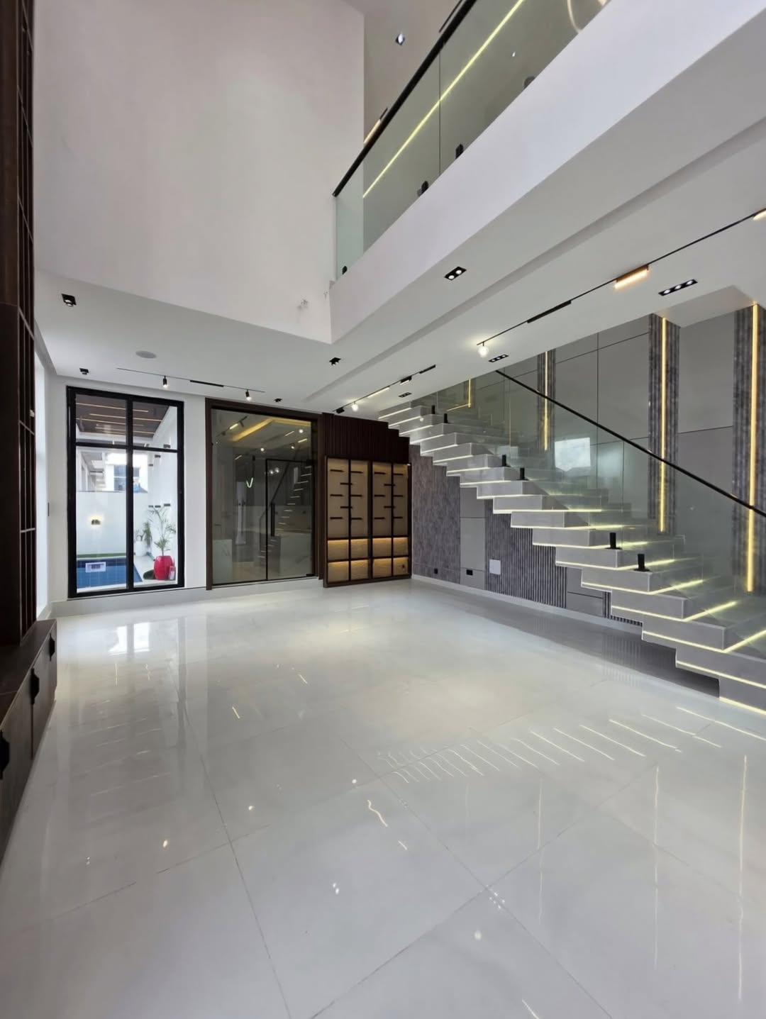 Lagos Luxury: 5-Bedroom Poolside Estate with BQ