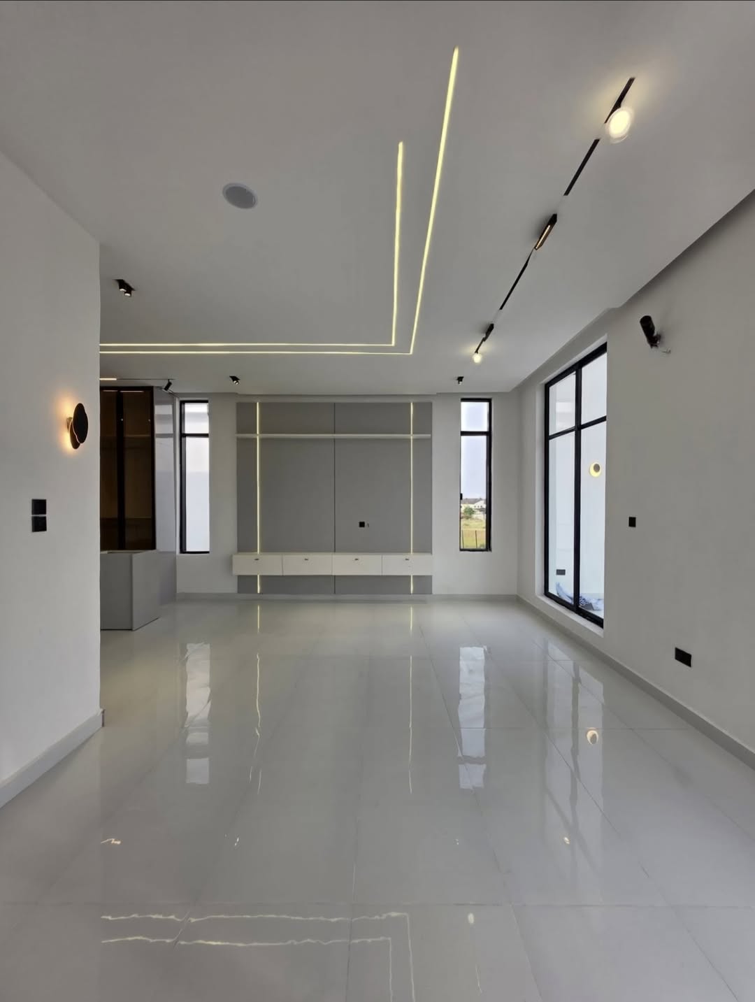 Lagos Luxury: 5-Bedroom Poolside Estate with BQ