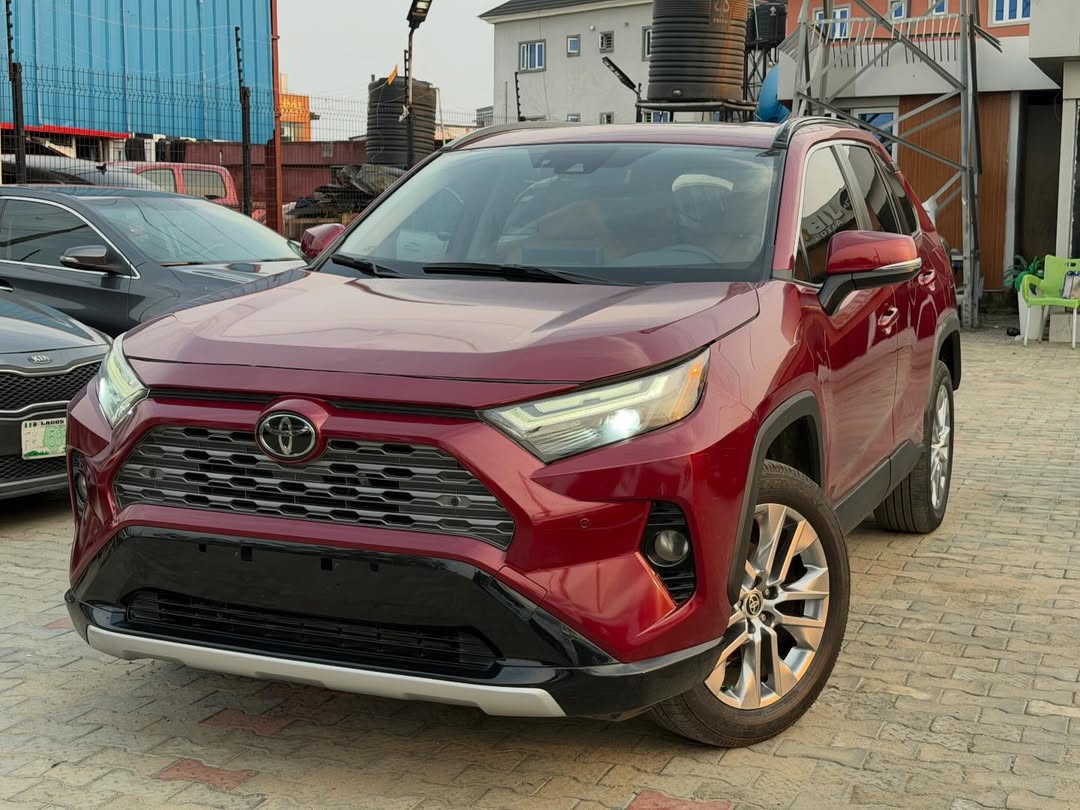 2025 RAV4 XLE: Fully Paid Duty, Ready Now