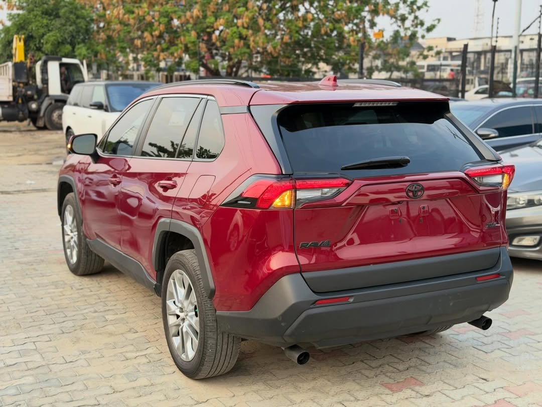 2025 RAV4 XLE: Fully Paid Duty, Ready Now