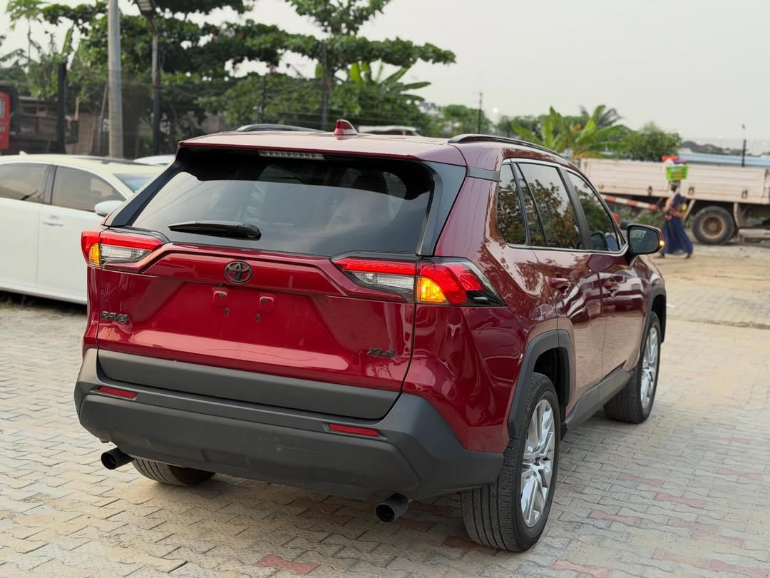 2025 Toyota RAV4 XLE: Duty-Paid & Ready for Adventure