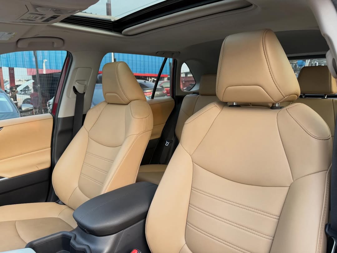 2025 Toyota RAV4 XLE: Duty-Paid & Ready for Adventure