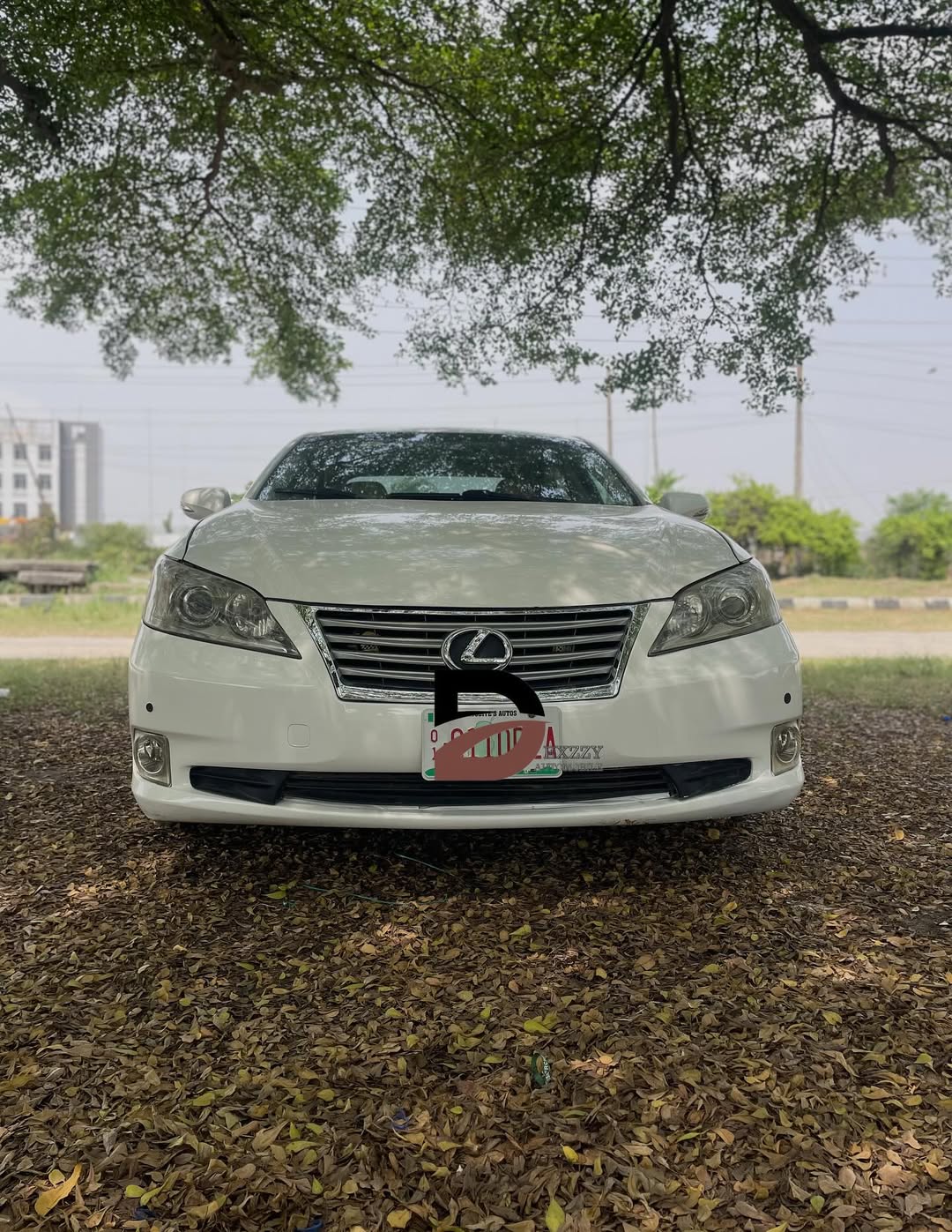 Luxury Lexus ES350: Sunroof & Premium Tech