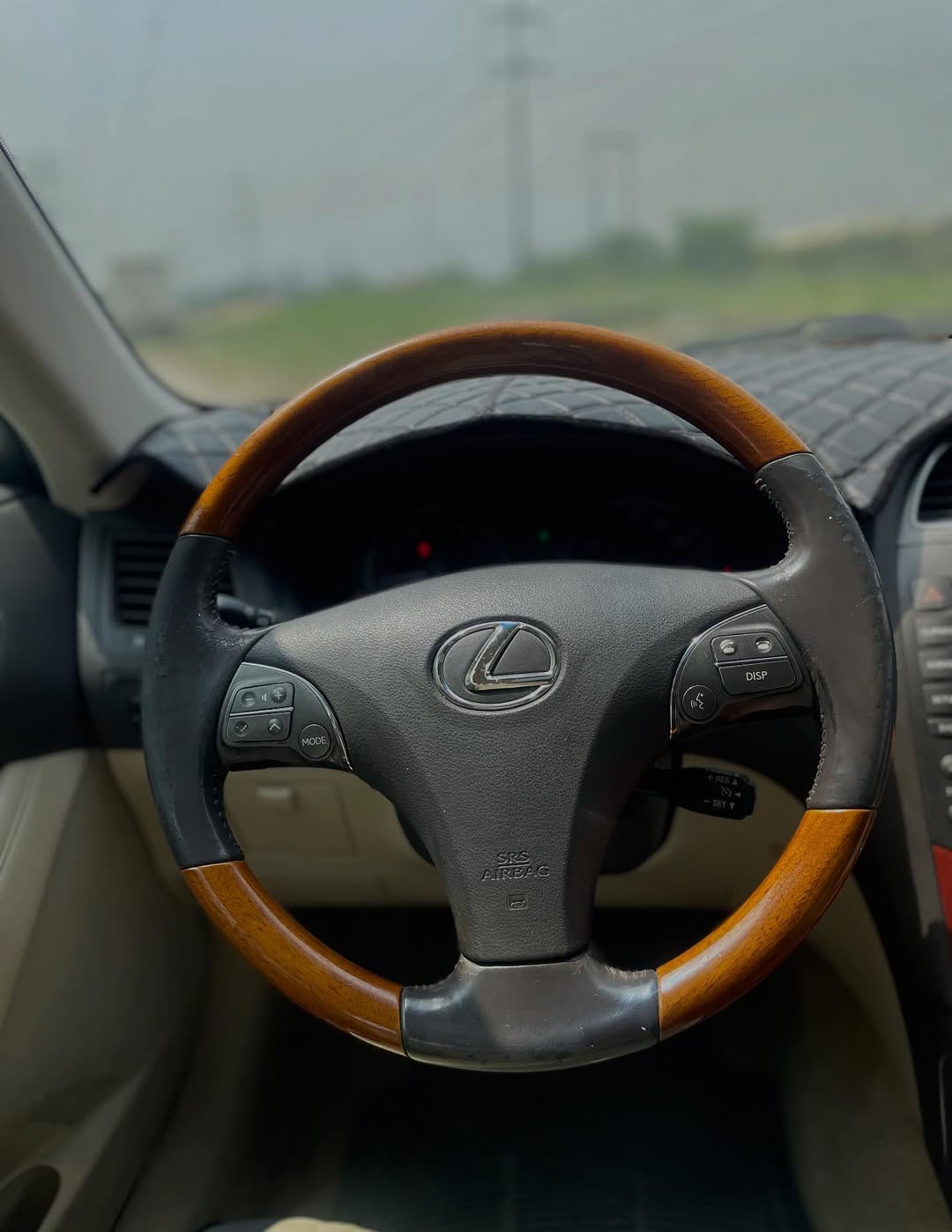 Luxury Lexus ES350: Sunroof & Premium Tech