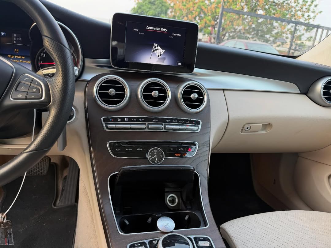 Luxury 2017 C300 Coupe: Panoramic Roof, Cream Interior