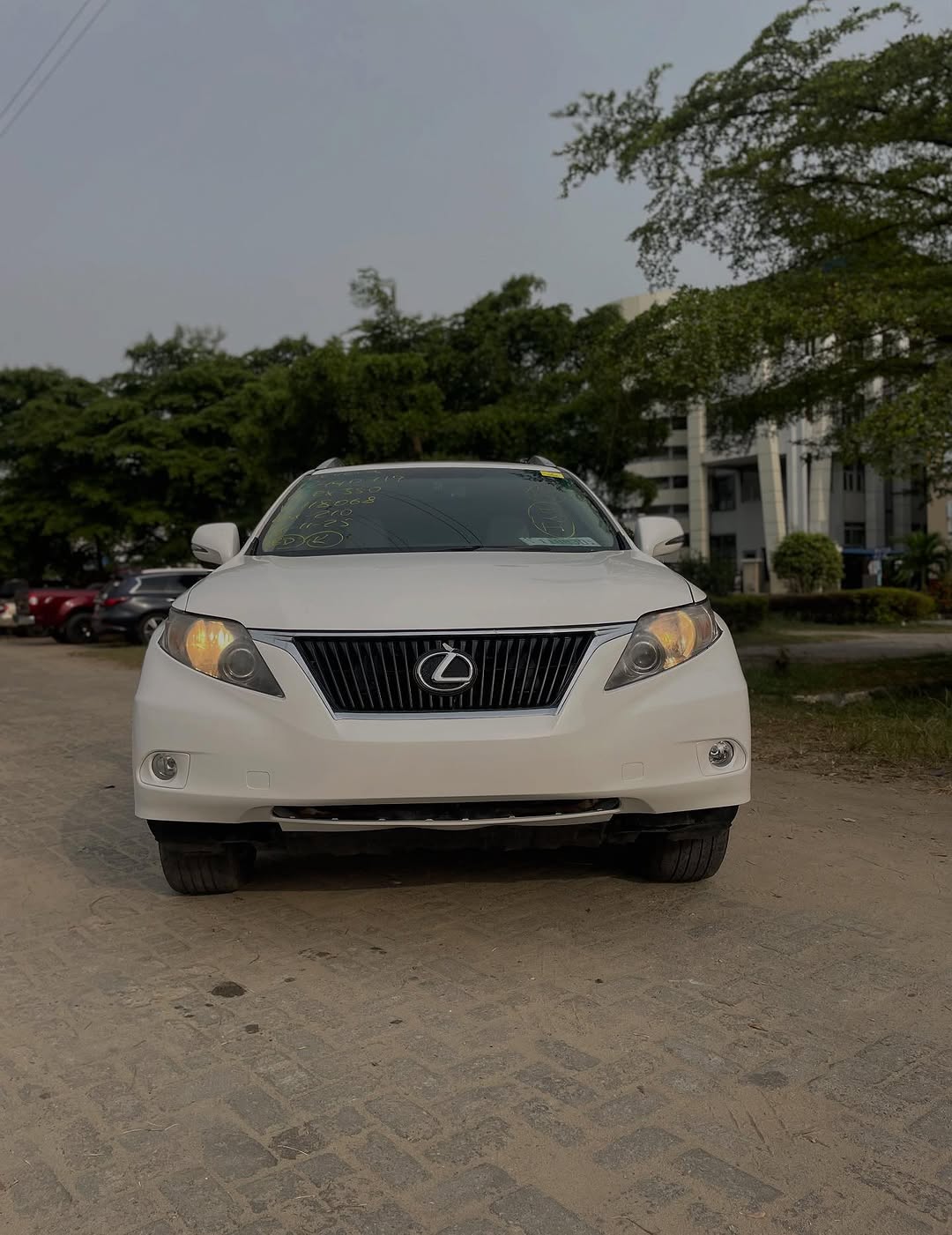 Luxury Lexus RX350: Sunroof & Tech Loaded