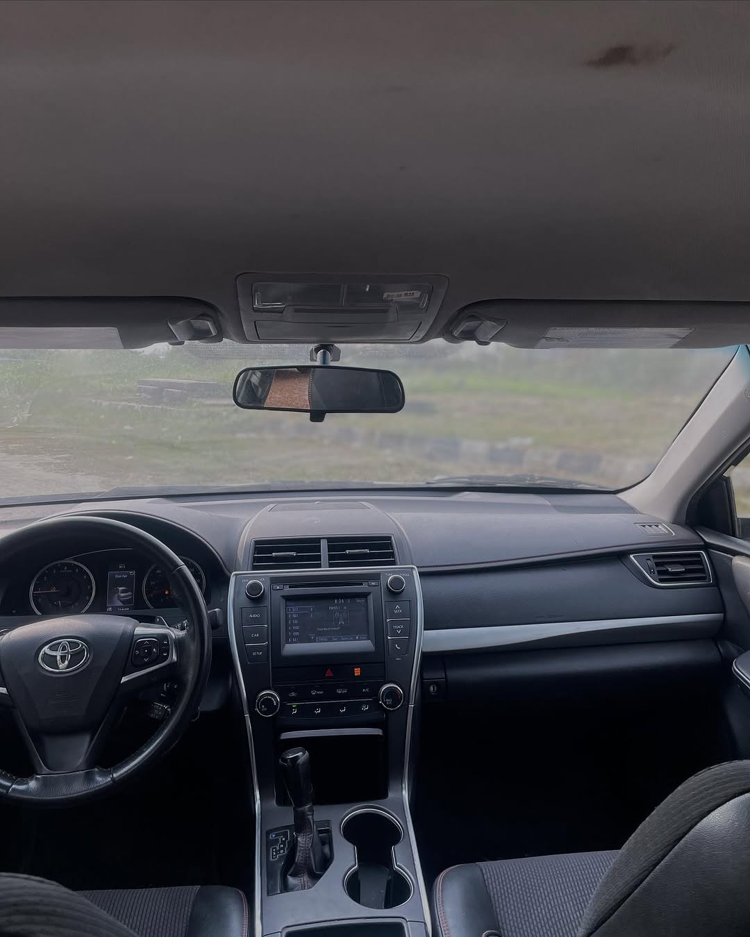 2016 Toyota Camry SE: Sleek Style, Unbeatable Value