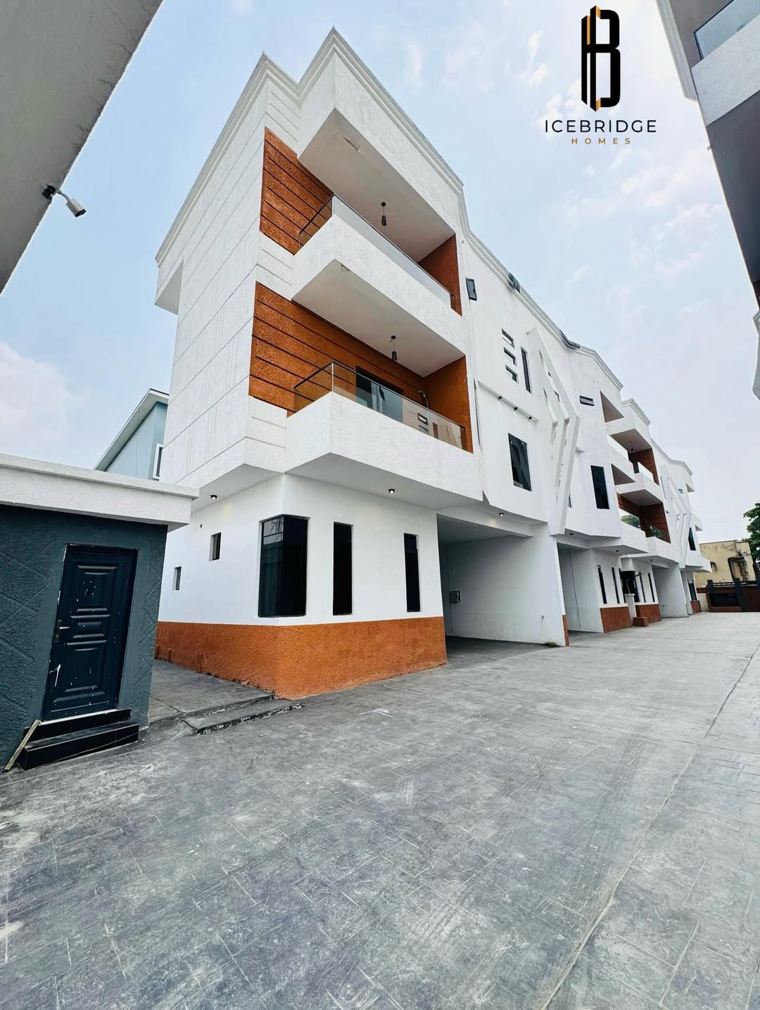 Spacious 4-Bedroom Terrace Duplex with BQ in Osapa London