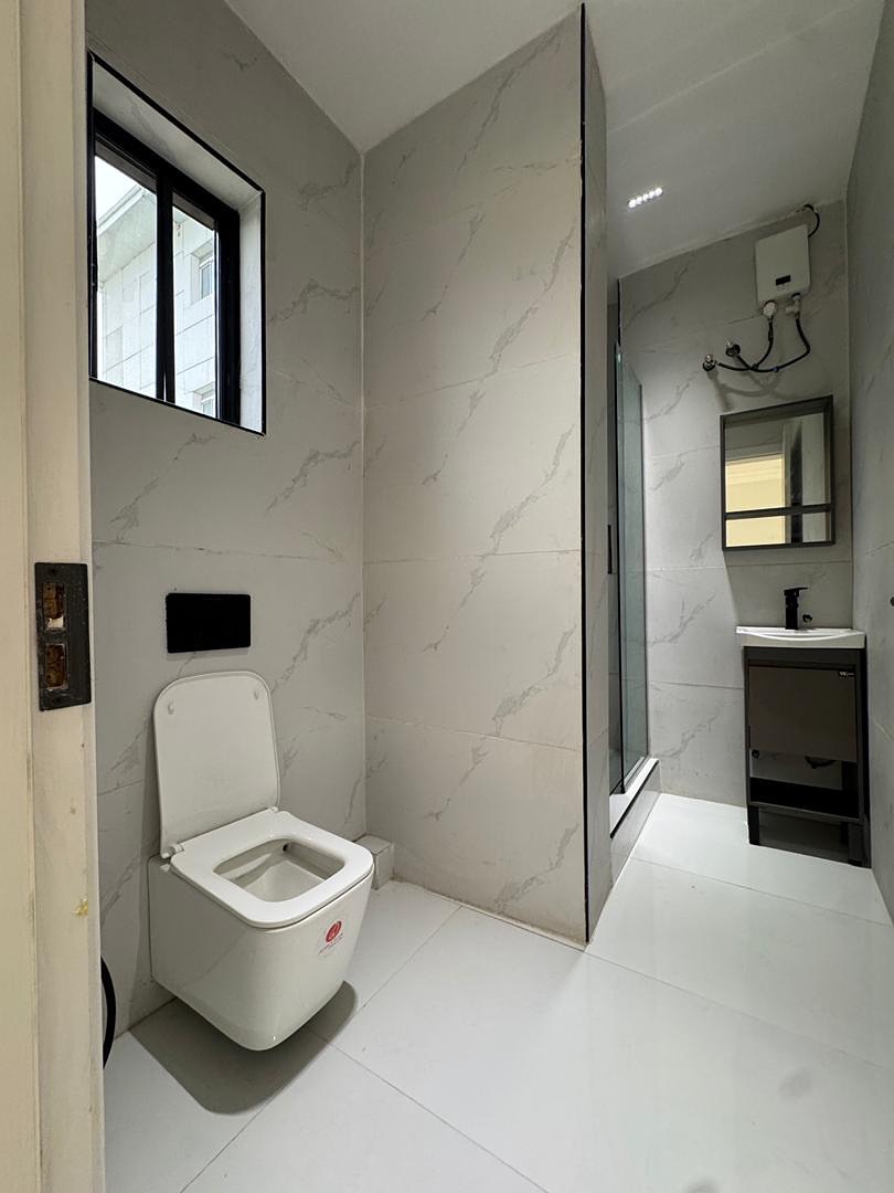 Spacious 4-Bedroom Terrace Duplex with BQ in Osapa London