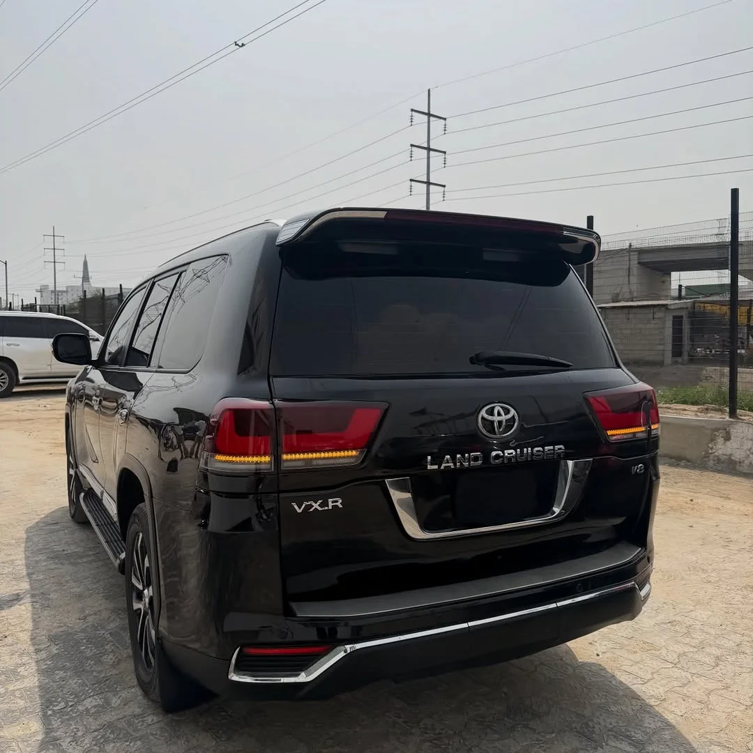 Iconic 2015 Land Cruiser: Unstoppable Luxury