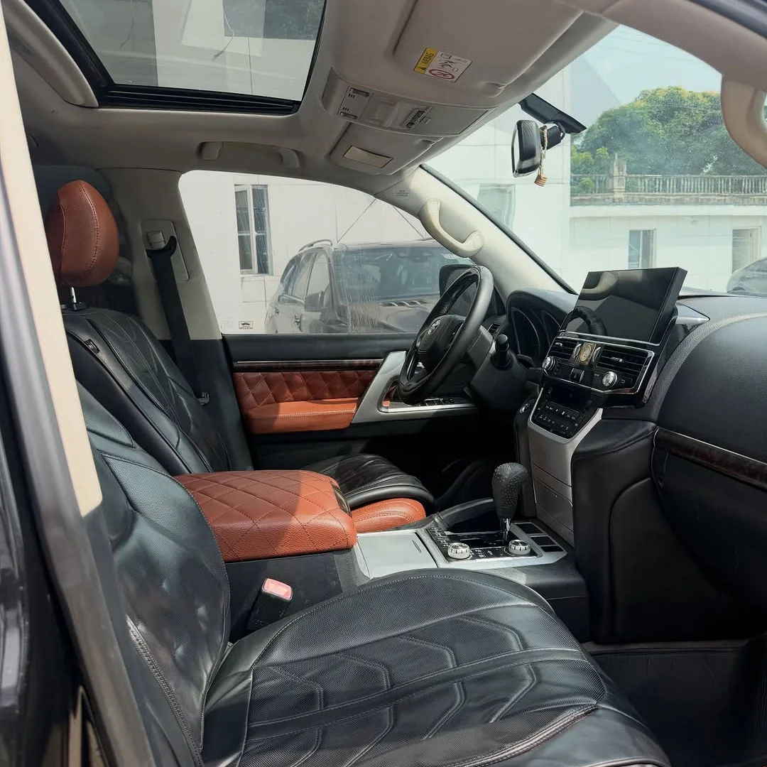 Iconic 2015 Land Cruiser: Unstoppable Luxury