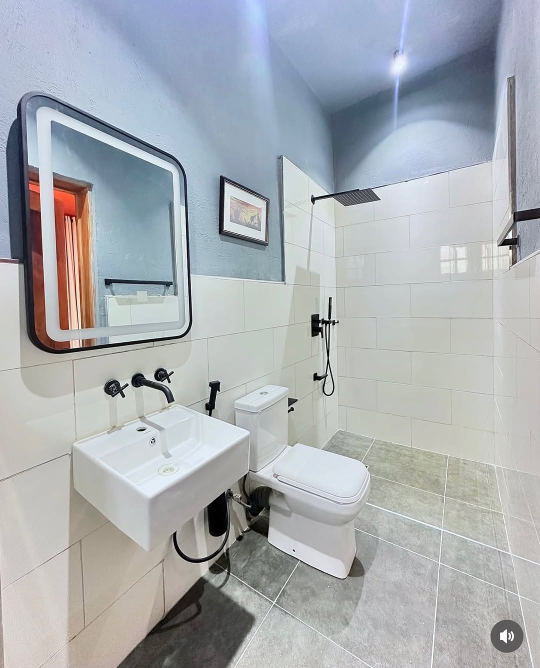 Lekki Phase 1 Gem: 3-Bedroom with Rooftop Terrace