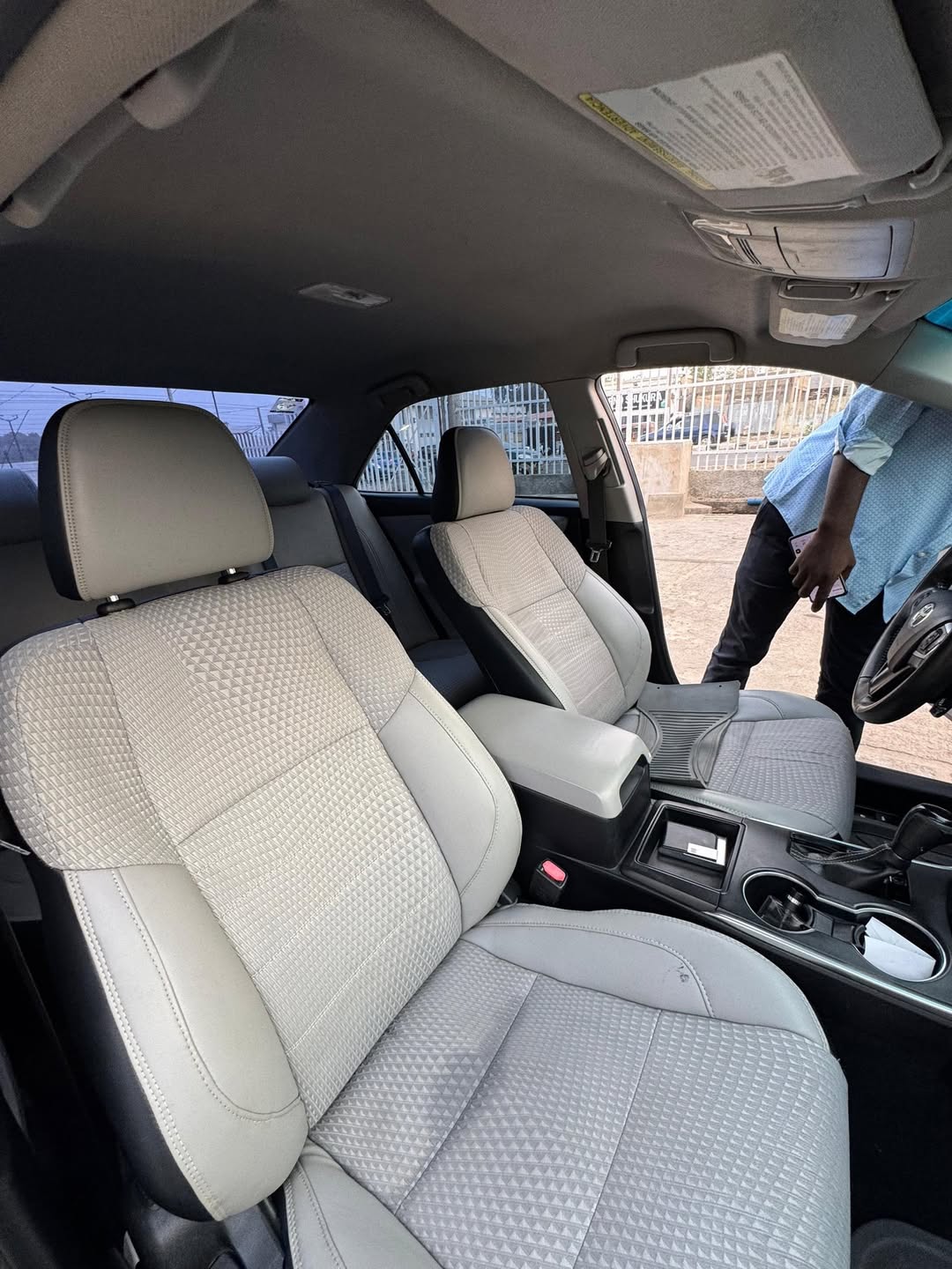 2016 Toyota Camry SE: Pristine & Duty-Paid in Kaduna