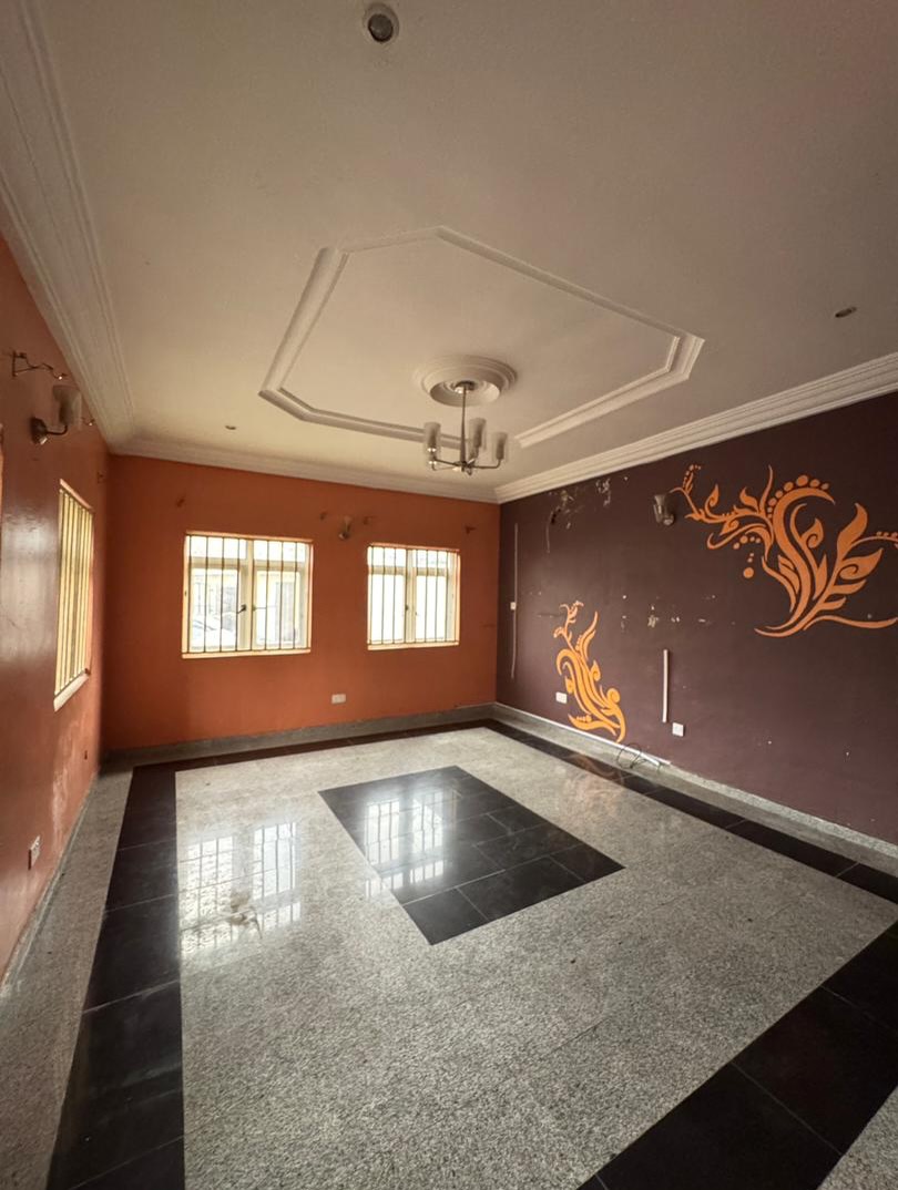 Spacious 4-Bedroom Duplex with BQ in Prime Surulere