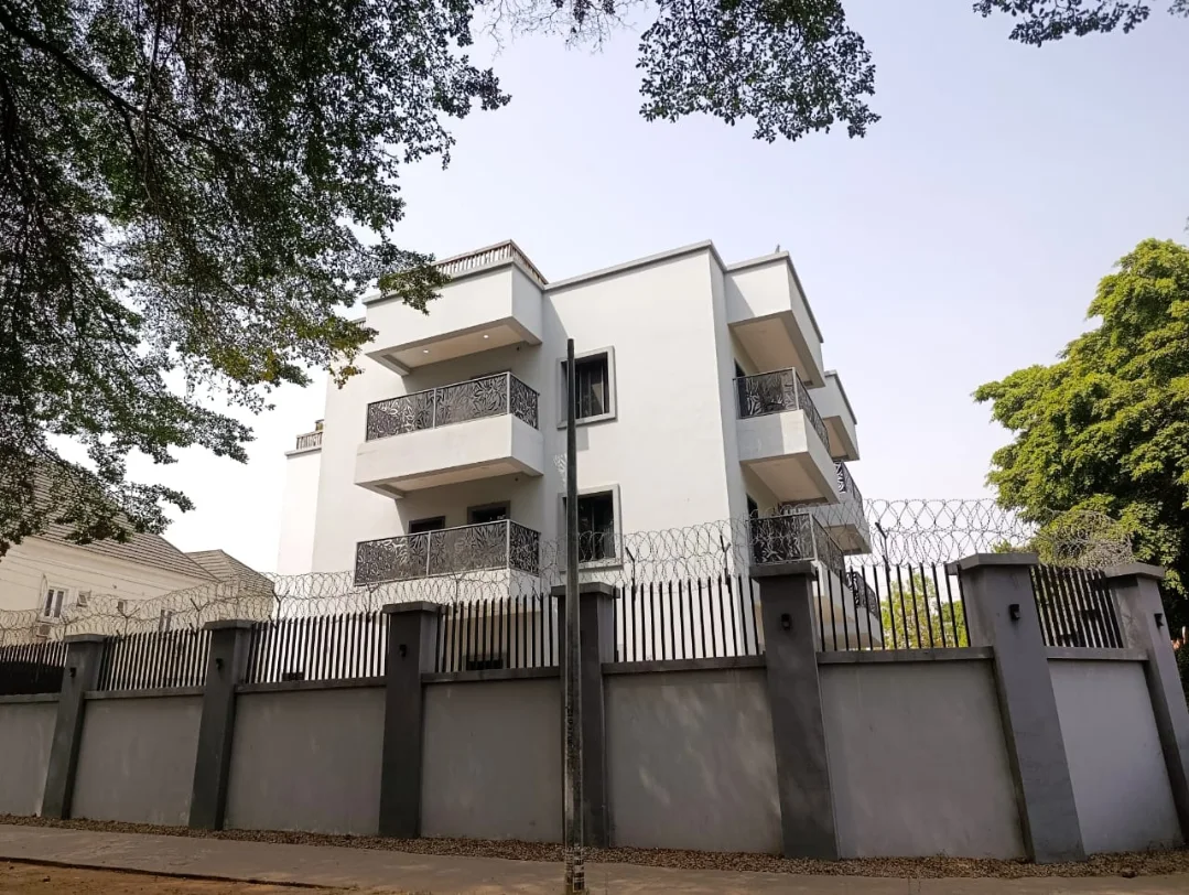 Ensuite Haven in Garki 2: 2-Bedroom Luxury with Gym & DStv