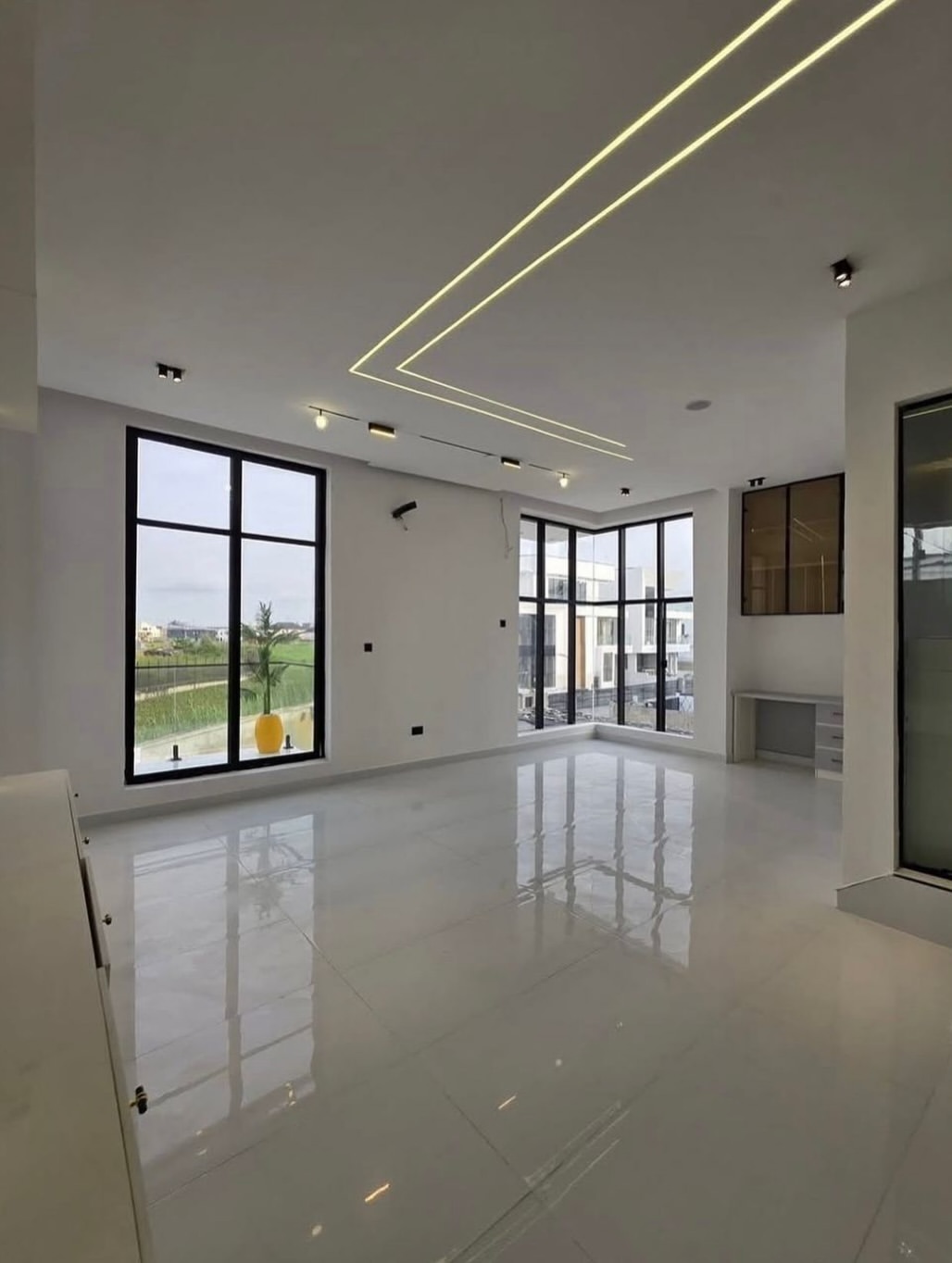 Spacious 5-Bedroom Haven with Pool in Prime Lekki