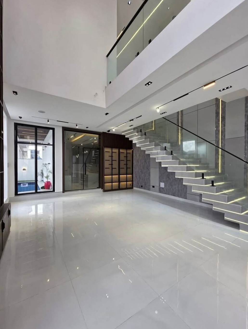 Spacious 5-Bedroom Haven with Pool in Prime Lekki