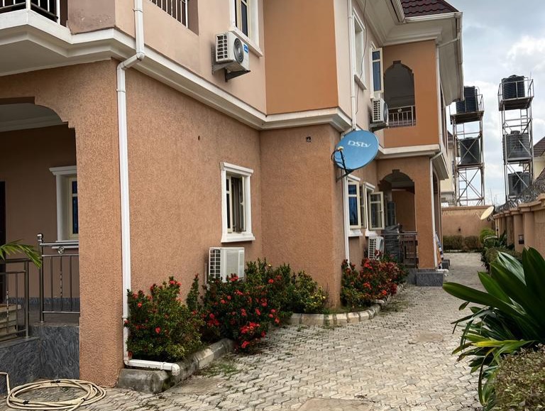 Lavish 5-Bed Duplex with Gym & BQ in Prime Karsana