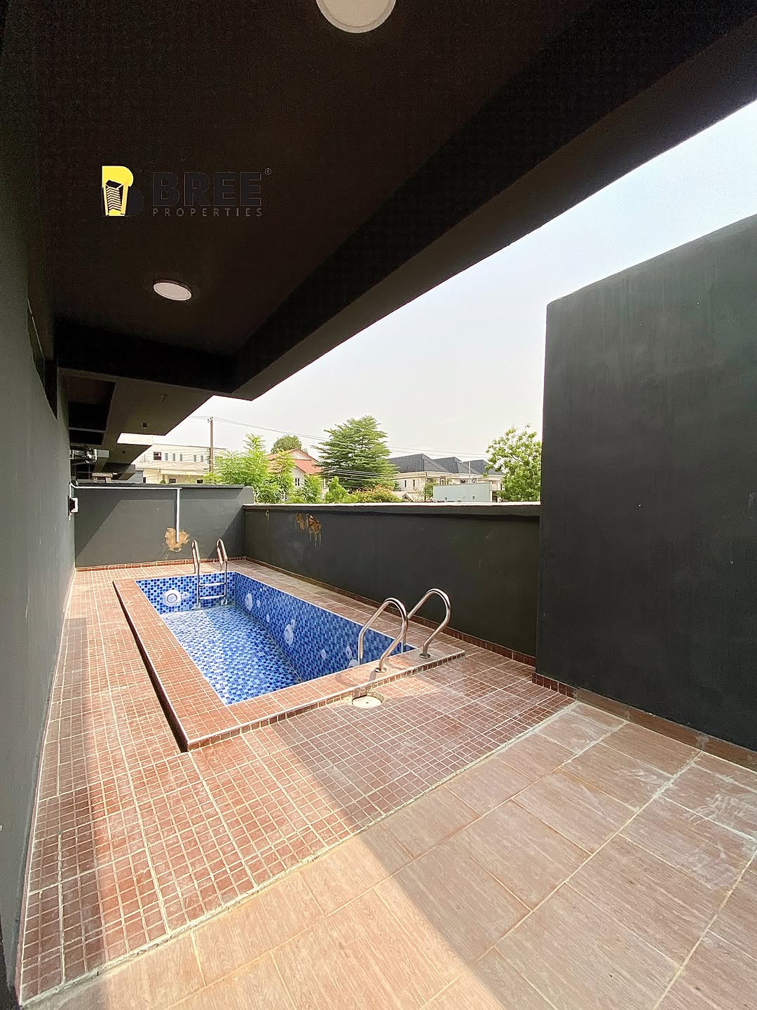 Lekki’s Ultimate 2-Bedroom Oasis with Pool & Gym