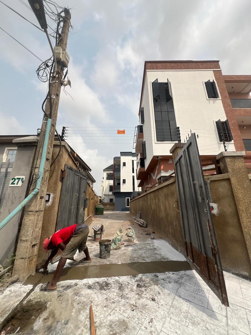 Magodo’s Finest: 4-Bedroom Haven with BQ & Prime Access