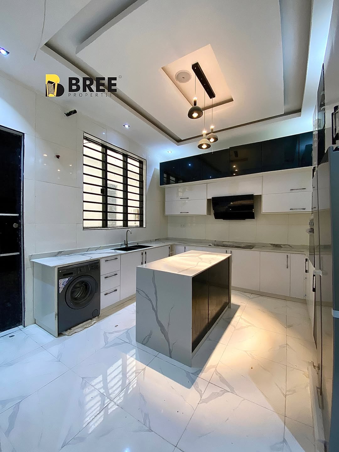 Elegant 5-Bedroom Haven with Pool in Prime Chevron Estate