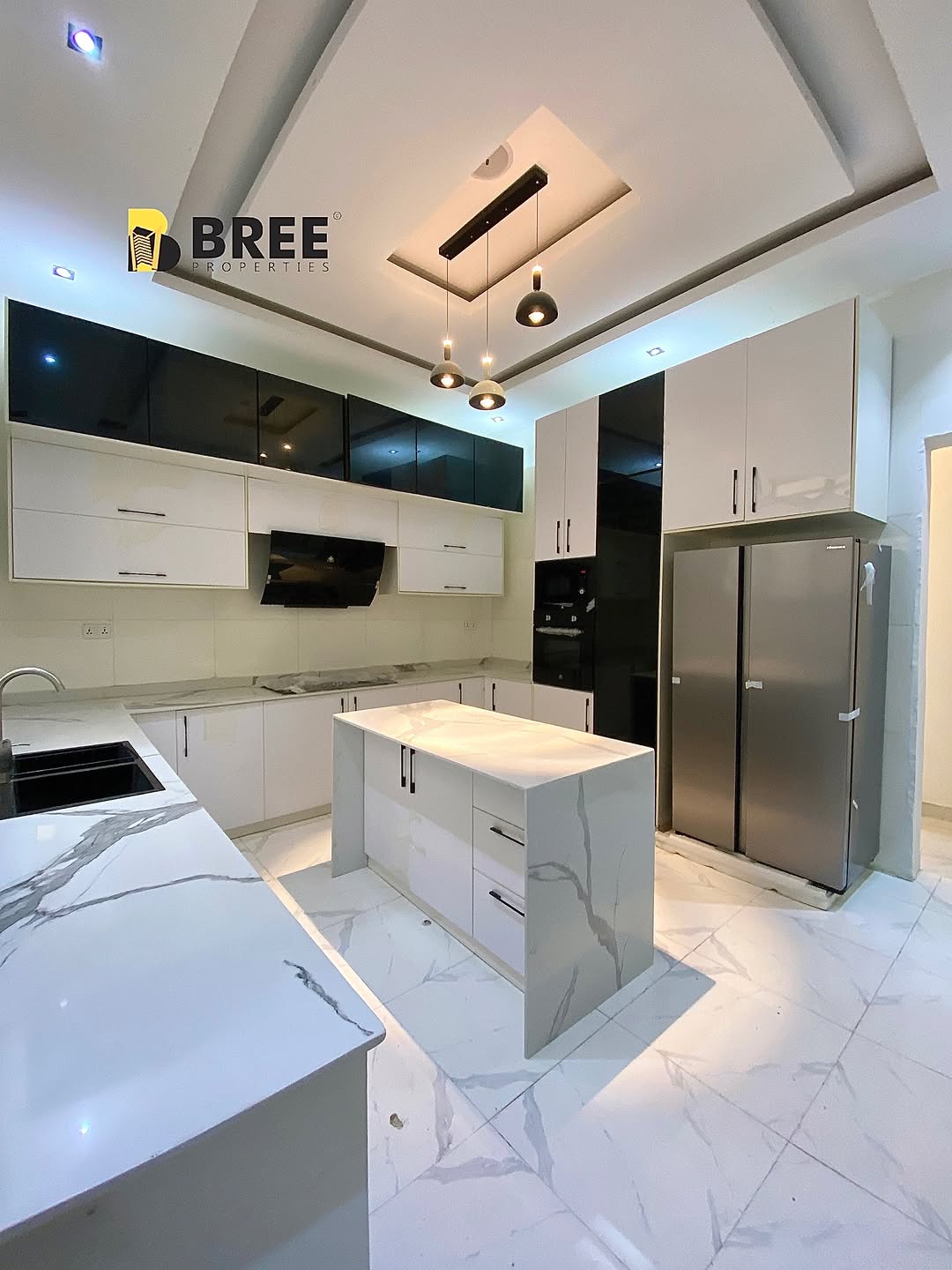 Elegant 5-Bedroom Haven with Pool in Prime Chevron Estate