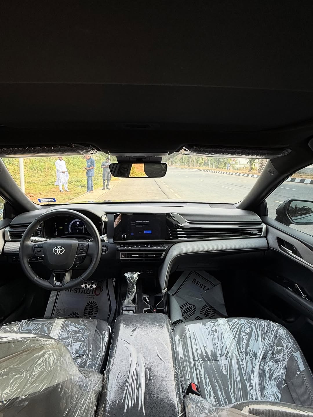 2025 Camry SE: Ultra-Low Miles, Premium Price