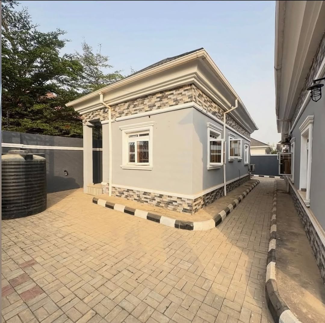 Distress Sale: 4-Bed Bungalow + BQ in Gwarinpa Estate