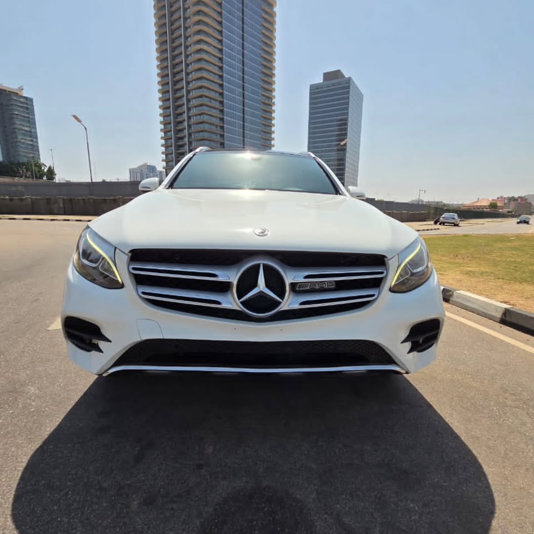 Luxury GLC 300: Flawless & Priced to Sell
