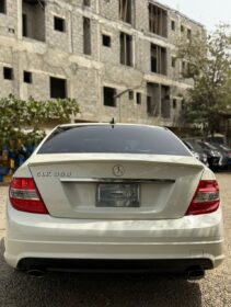 Luxury Redefined: 2009 Mercedes C300