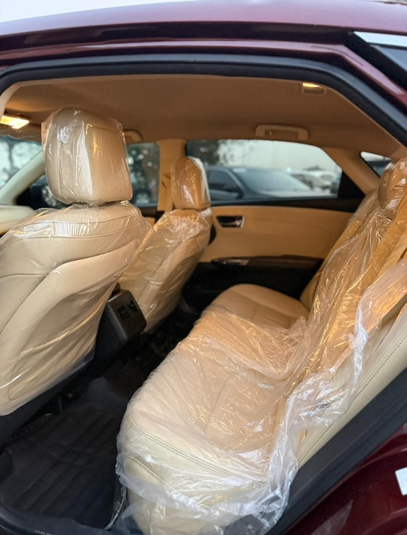 Luxury Avalon: Keyless, Paddle Shifters, Duty-Paid