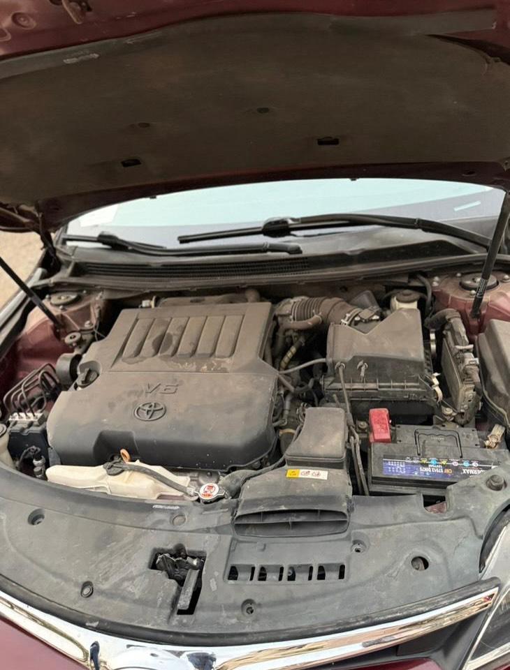 Luxury Avalon: Keyless, Paddle Shifters, Duty-Paid