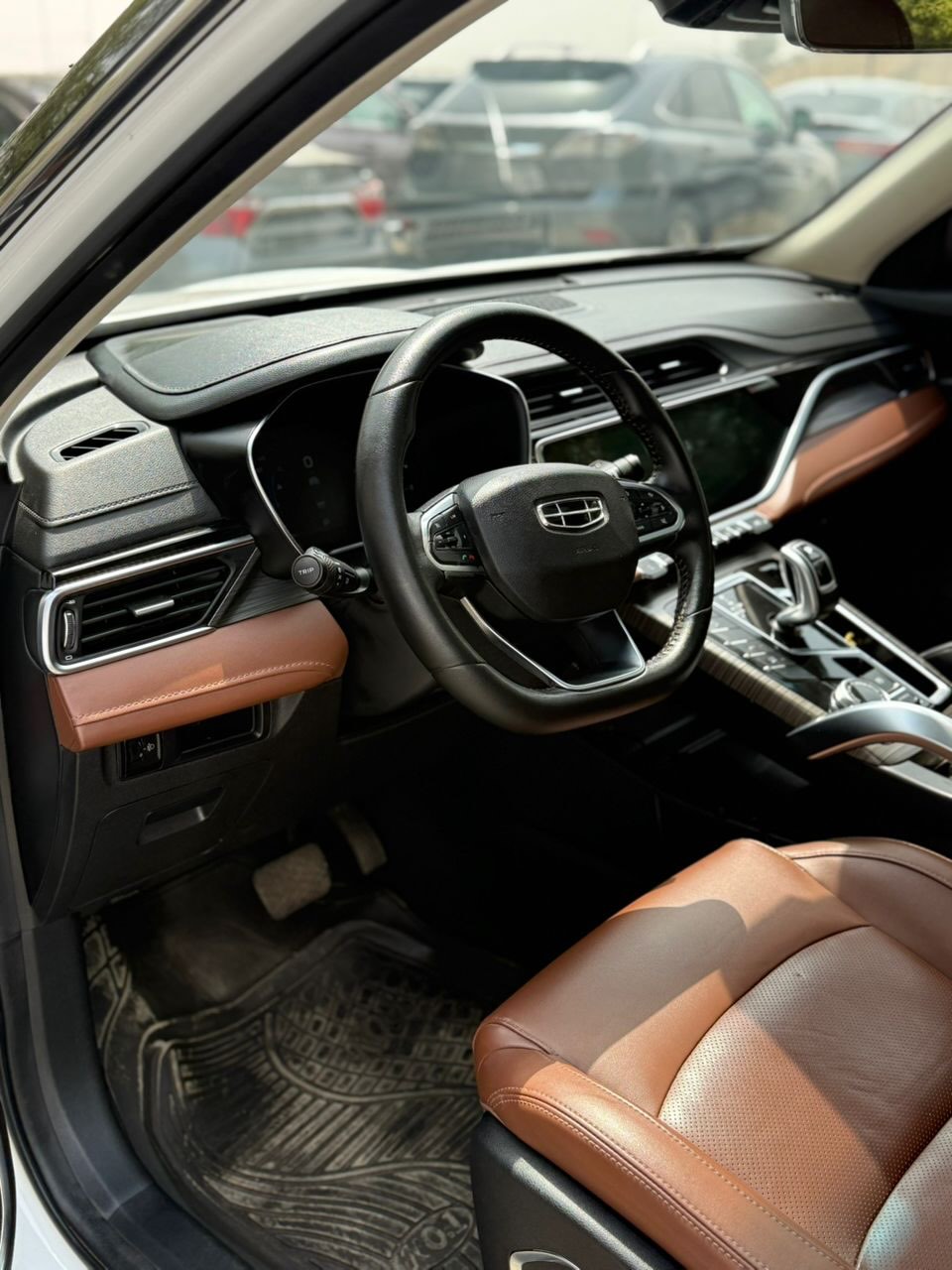 2021 Geely Azkarra: Luxury Tech & Panoramic Views