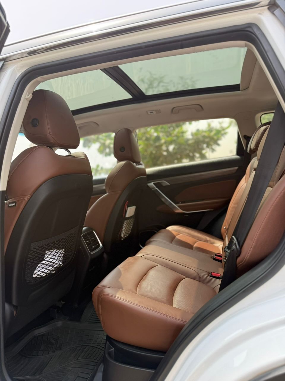 2021 Geely Azkarra: Luxury Tech & Panoramic Views