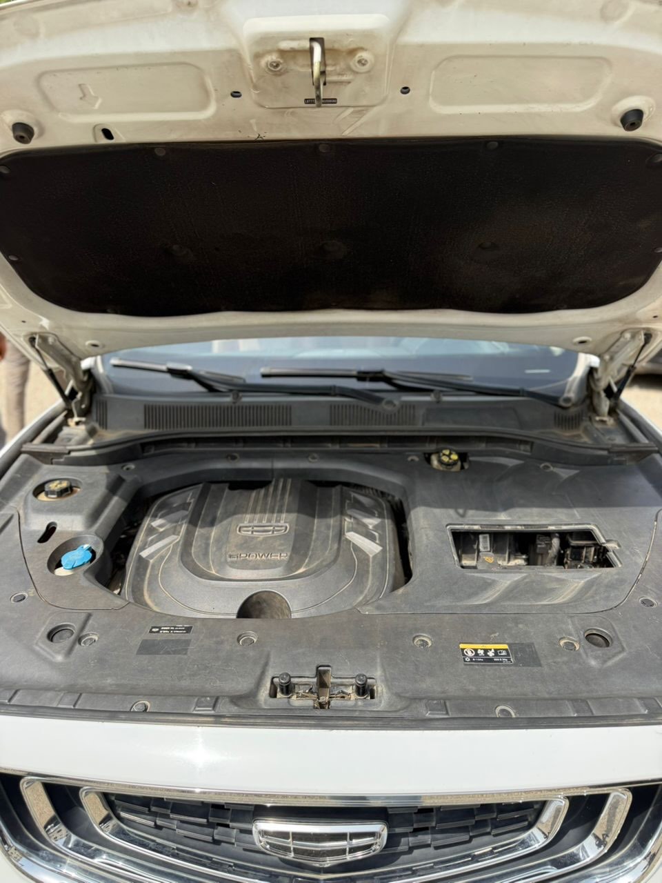 2021 Geely Azkarra: Luxury Tech & Panoramic Views